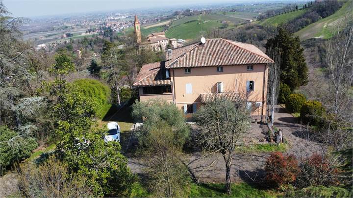 VILLA STORICA CON VISTA PANORAMICA E PARCO SECOLARE