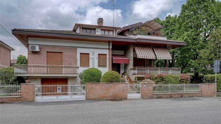 BIFAMILIARE IN ZONA ORATORIO