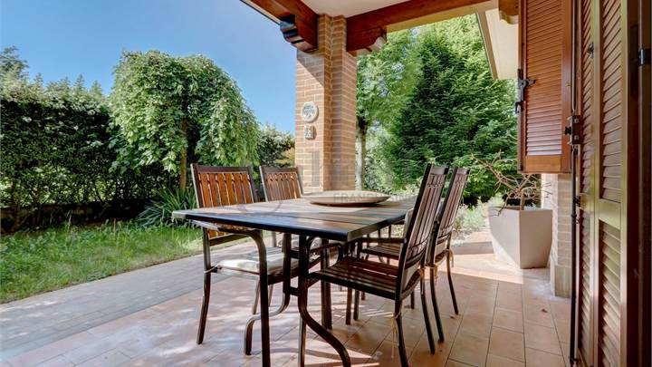 PIANO TERRA CON GIARDINO PRIVATO