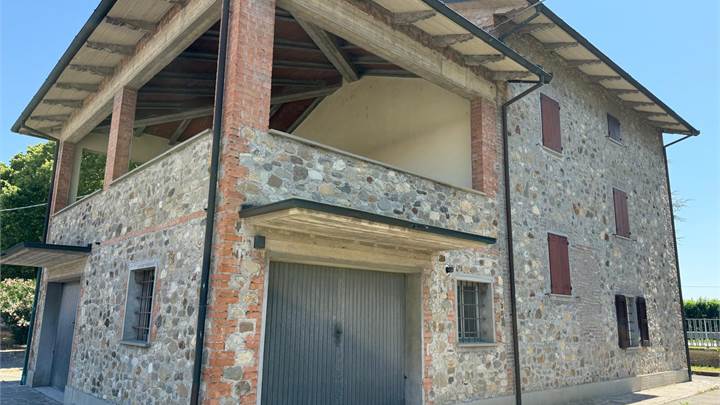 CASA INDIPENDENTE IN SASSO RISTRUTTURATA