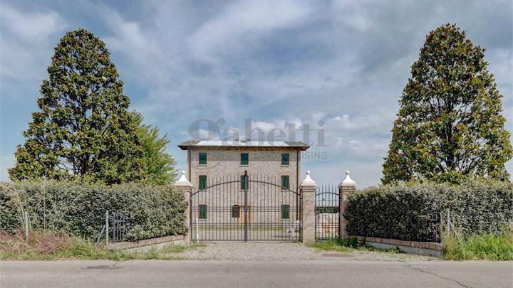 RUSTICO UNICO NEL SUO GENERE
